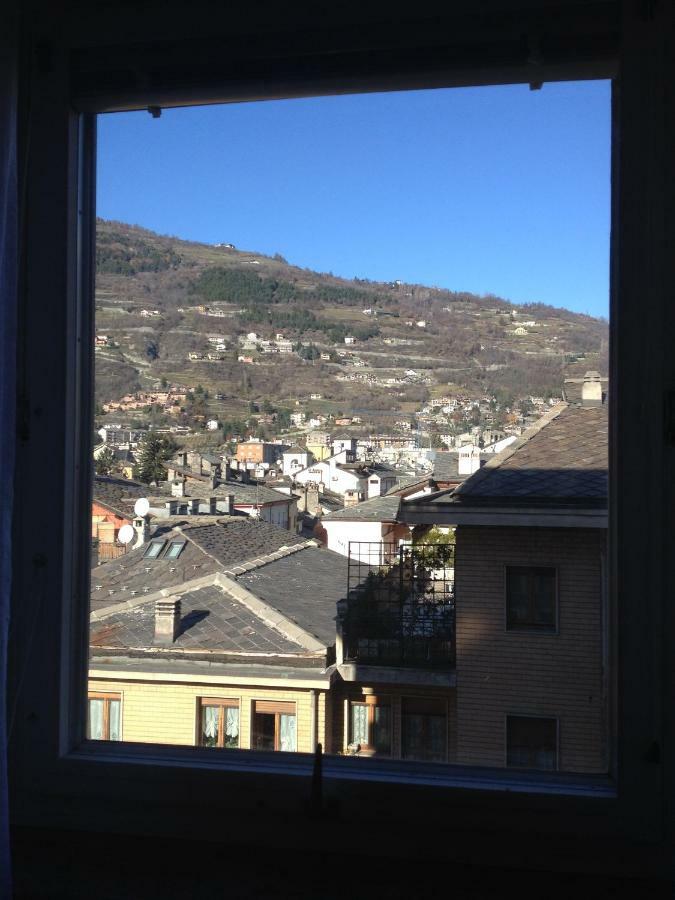 Un Nido Nel Centro Storico Con Garage Daire Aosta Dış mekan fotoğraf